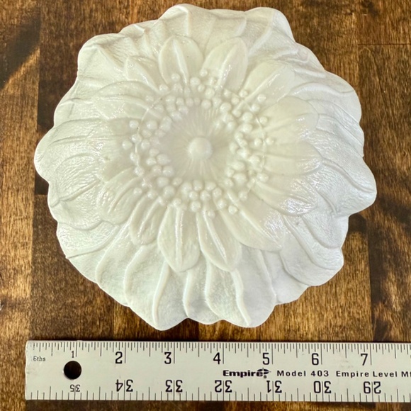 VINTAGE Indiana Glass Lily Pons Milk Glass Sunflower Bowl - Picture 4 of 5